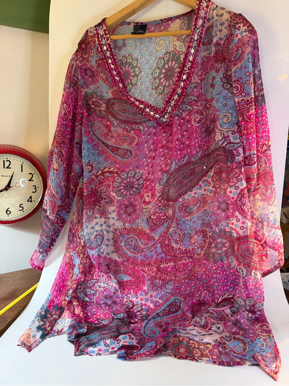 Lightweight beaded Women's Tunic Top in Pink Paisley size Large